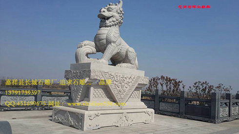 古樸的石雕麒麟和石獅子的文化區(qū)別
