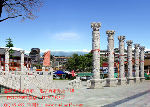 廣場(chǎng)中的石雕文化柱.圖騰柱有什么魅力