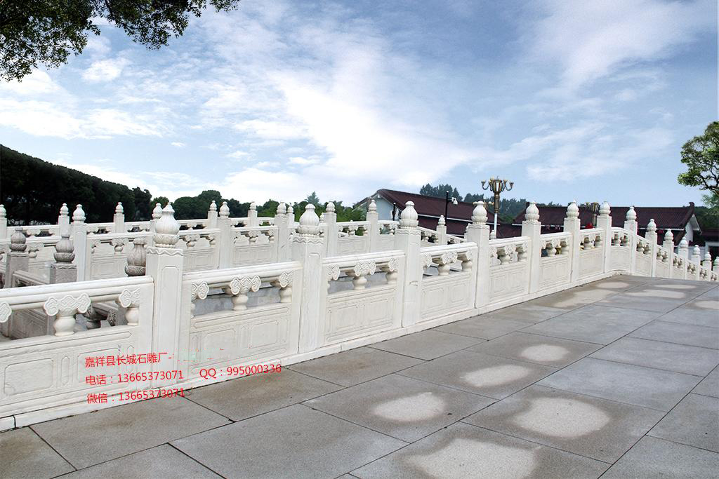 雕刻簡單大方的石欄桿